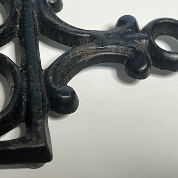 VTG Cathedral Cast Iron 3-Footed Trivet Pot Rest Dinner Serving Table 9"x4" - Picture 11 of 12